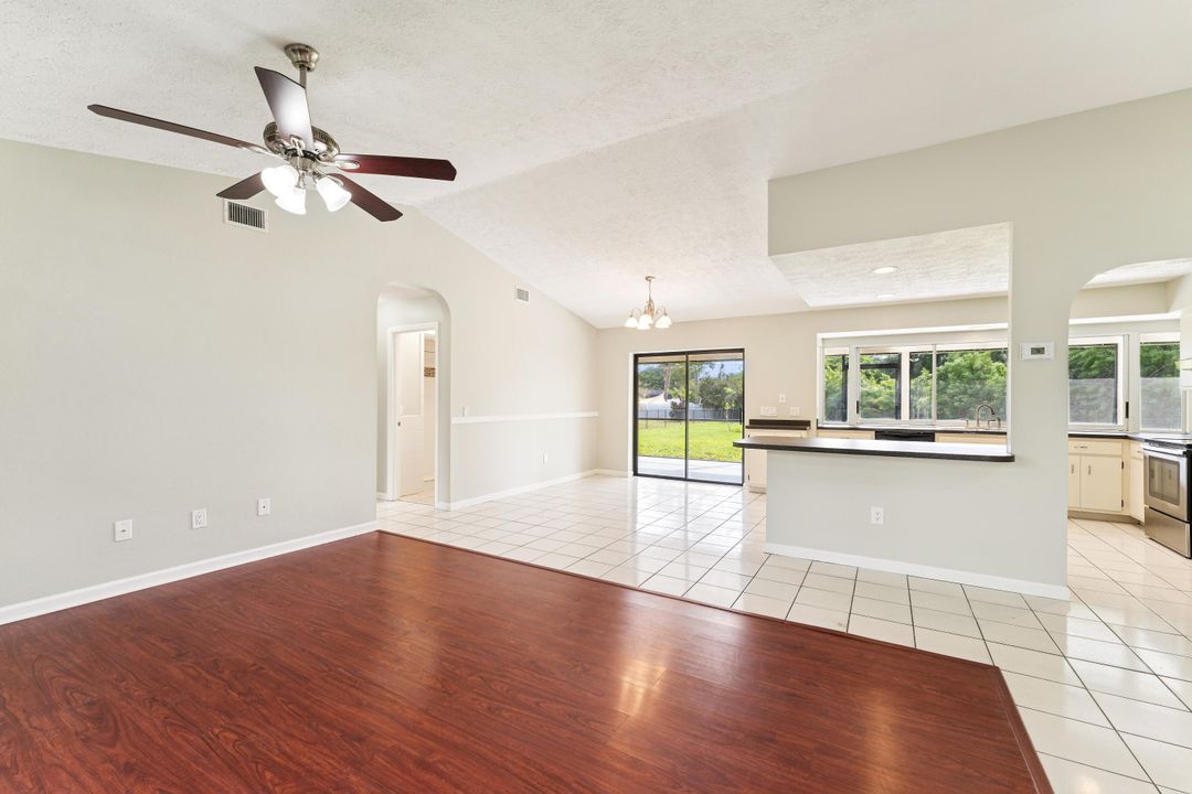 Под контрактом: $329,900 (3 спален, 2 ванн, 1394 Квадратных фут)