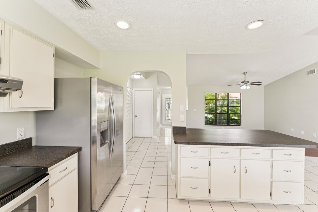 Под контрактом: $329,900 (3 спален, 2 ванн, 1394 Квадратных фут)