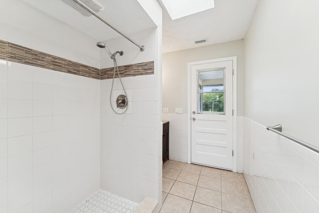 Под контрактом: $329,900 (3 спален, 2 ванн, 1394 Квадратных фут)