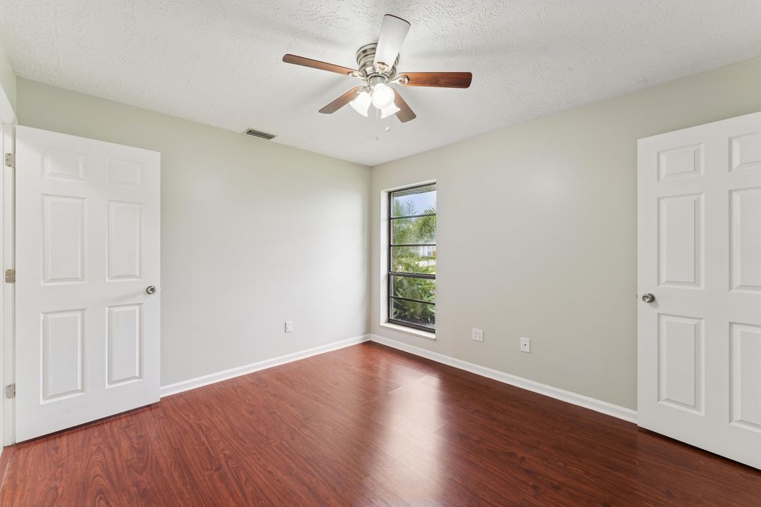 Под контрактом: $329,900 (3 спален, 2 ванн, 1394 Квадратных фут)