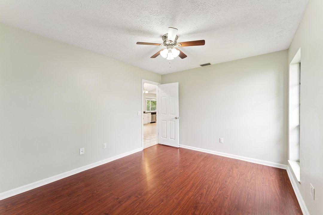 Под контрактом: $329,900 (3 спален, 2 ванн, 1394 Квадратных фут)