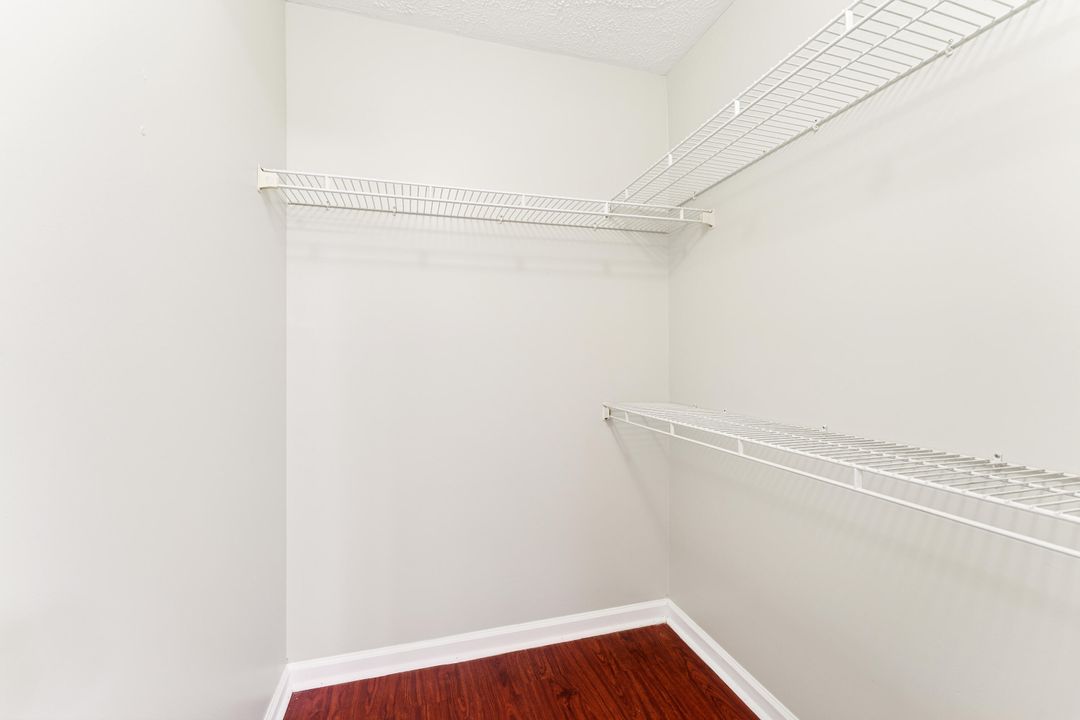 Под контрактом: $329,900 (3 спален, 2 ванн, 1394 Квадратных фут)