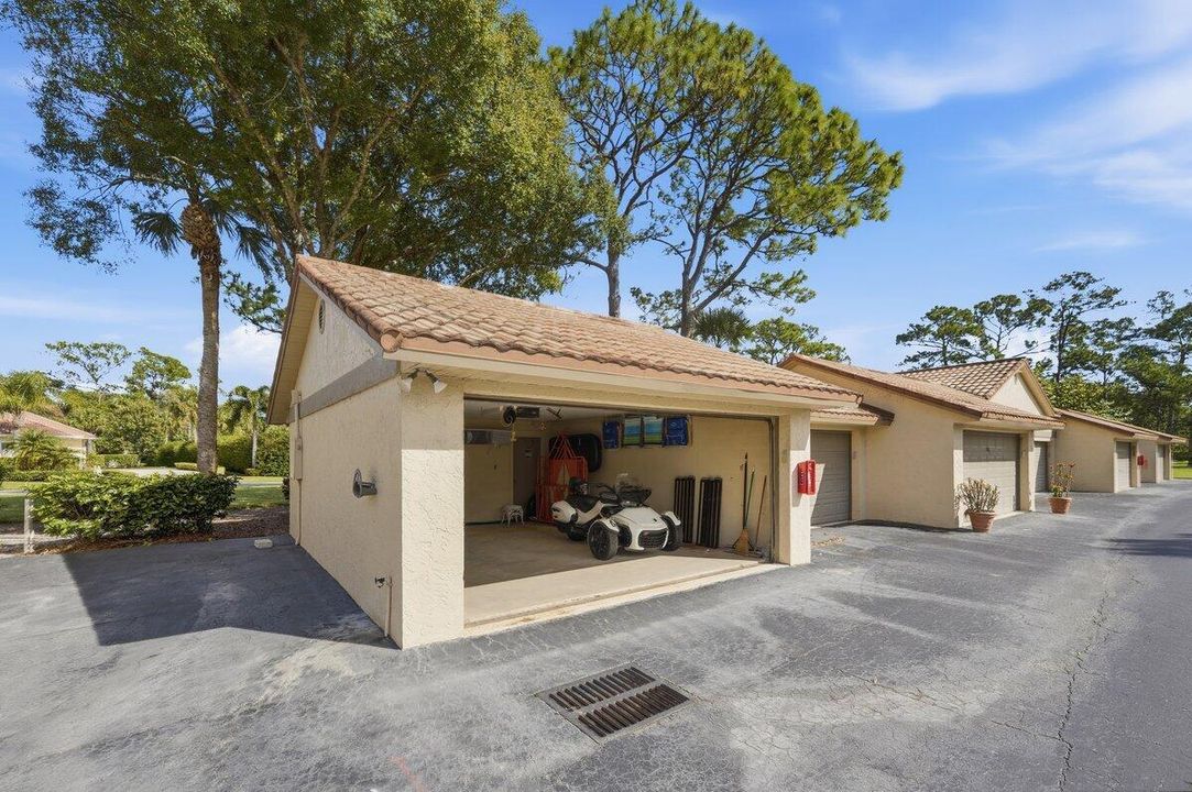 待售: $199,000 (2 贝兹, 2 浴室, 1417 平方英尺)