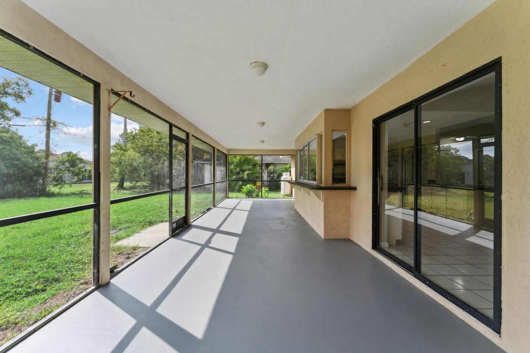 Под контрактом: $329,900 (3 спален, 2 ванн, 1394 Квадратных фут)