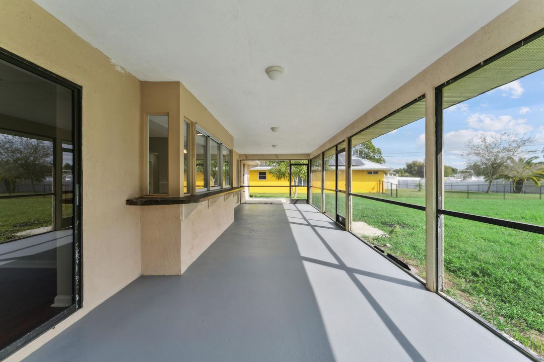 Под контрактом: $329,900 (3 спален, 2 ванн, 1394 Квадратных фут)