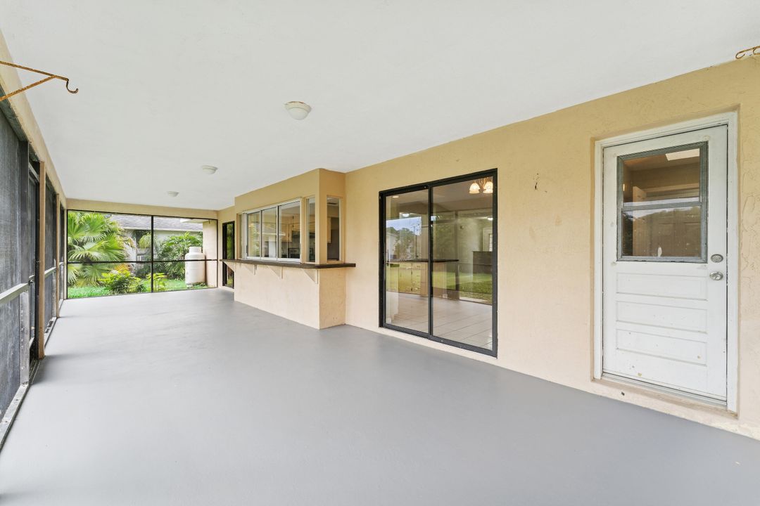 Под контрактом: $329,900 (3 спален, 2 ванн, 1394 Квадратных фут)