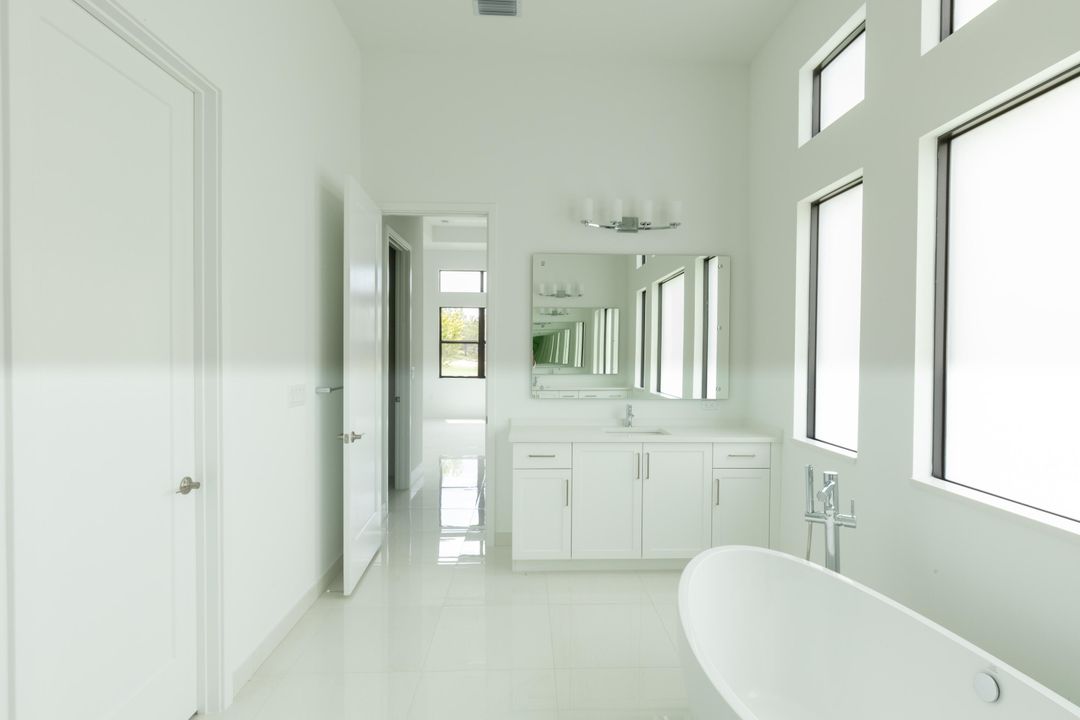 For Sale: $1,645,000 (3 beds, 3 baths, 2573 Square Feet)