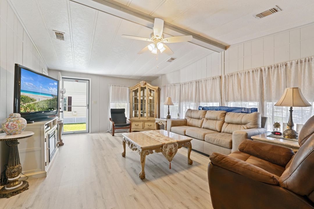 For Sale: $59,900 (2 beds, 2 baths, 1458 Square Feet)