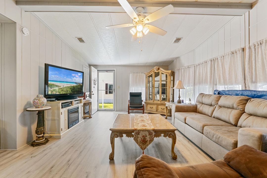 For Sale: $59,900 (2 beds, 2 baths, 1458 Square Feet)