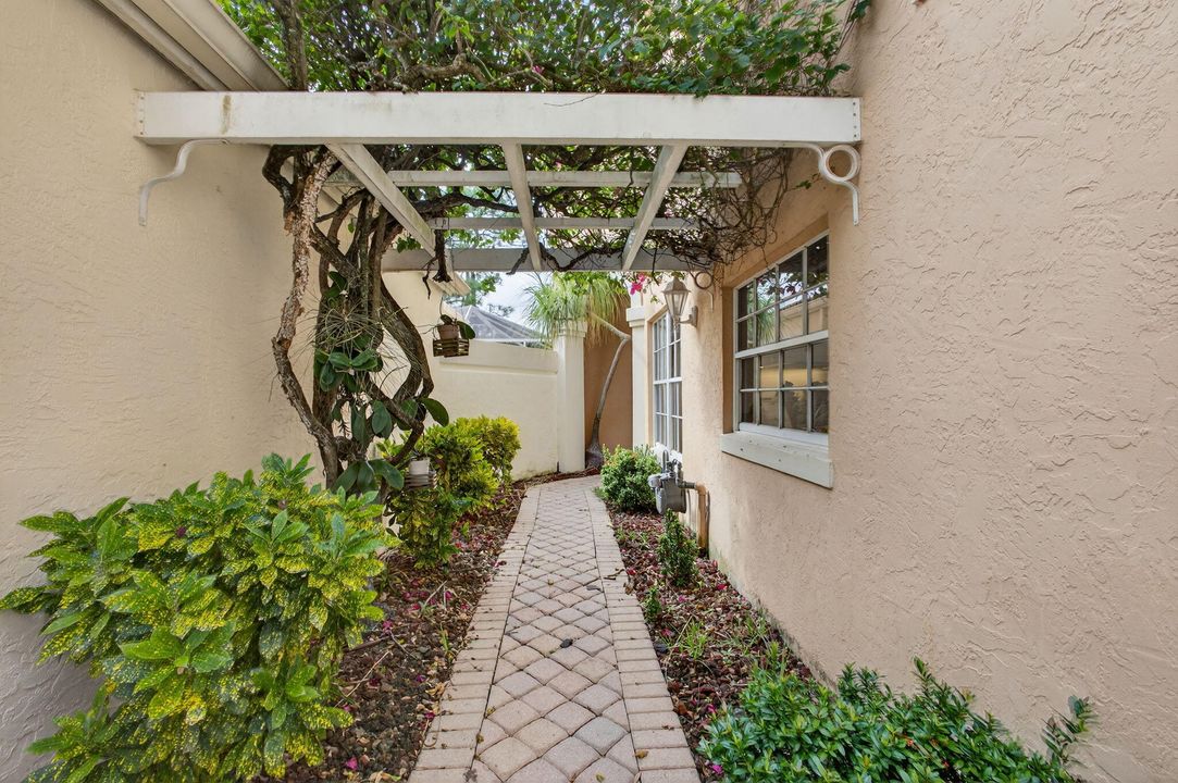 Active With Contract: $759,000 (3 beds, 2 baths, 1831 Square Feet)