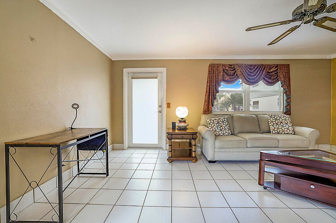 Active With Contract: $70,000 (1 beds, 1 baths, 720 Square Feet)