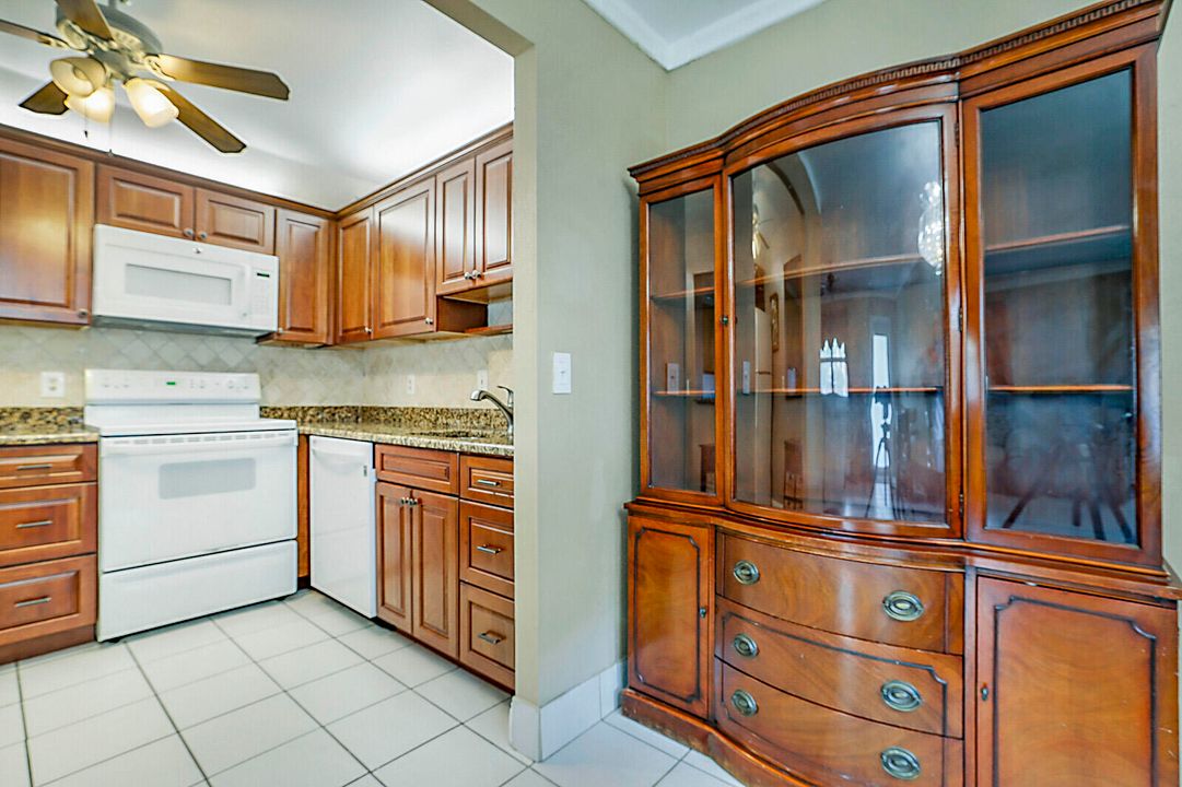 Active With Contract: $70,000 (1 beds, 1 baths, 720 Square Feet)