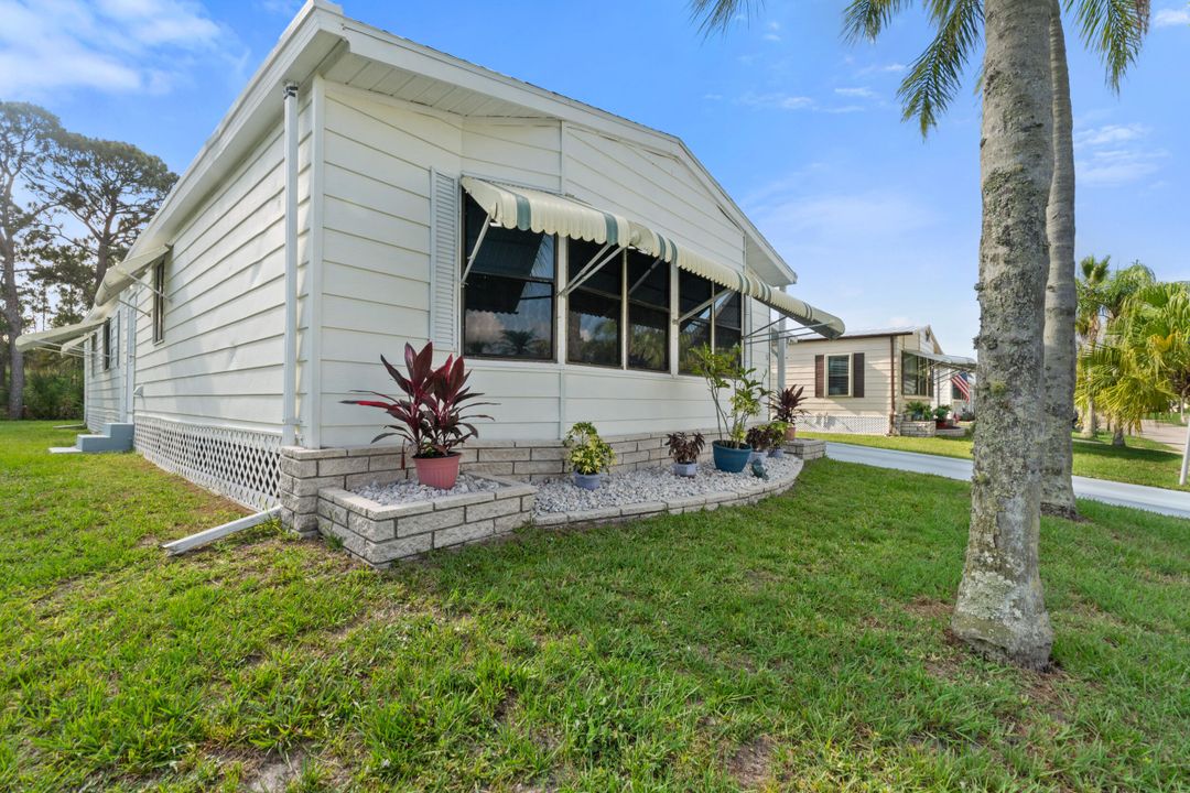 For Sale: $59,900 (2 beds, 2 baths, 1458 Square Feet)