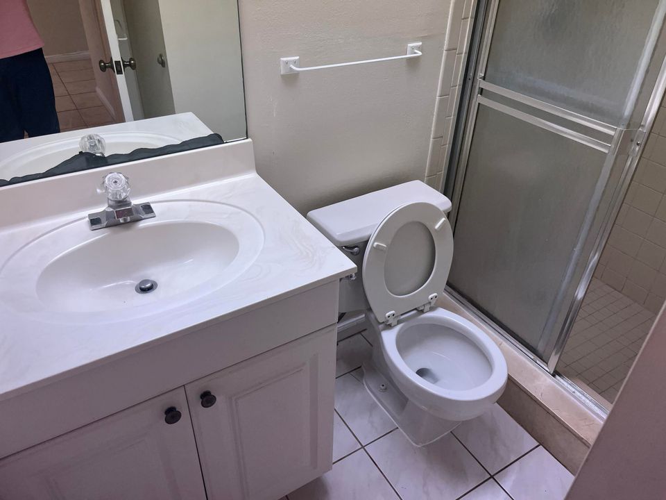 待售: $299,900 (2 贝兹, 2 浴室, 1250 平方英尺)