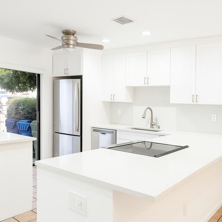 Active With Contract: $2,600 (2 beds, 2 baths, 1258 Square Feet)