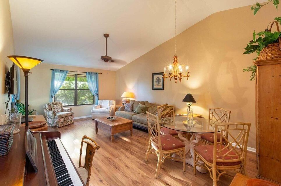 En Venta: $255,000 (2 camas, 2 baños, 1180 Pies cuadrados)