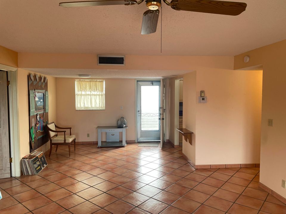 En Venta: $72,000 (2 camas, 2 baños, 994 Pies cuadrados)