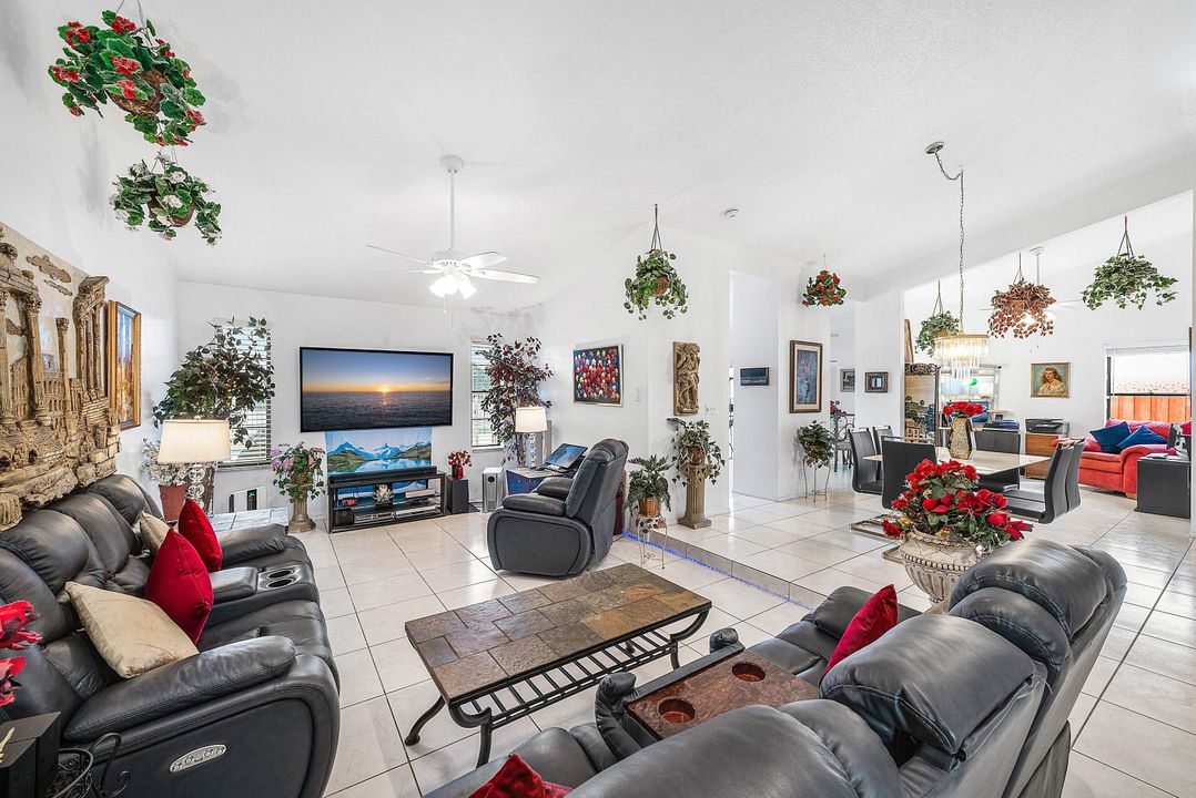 待售: $695,000 (3 贝兹, 2 浴室, 1766 平方英尺)