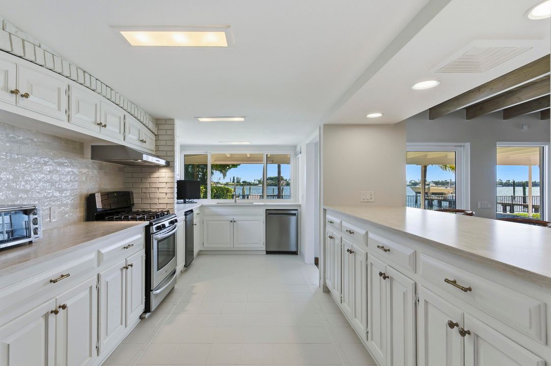 待售: $11,495,000 (5 贝兹, 4 浴室, 3505 平方英尺)