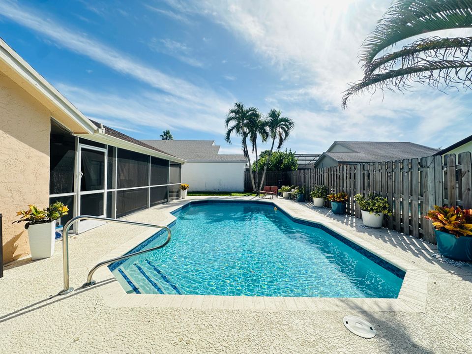 待售: $725,000 (4 贝兹, 2 浴室, 1773 平方英尺)