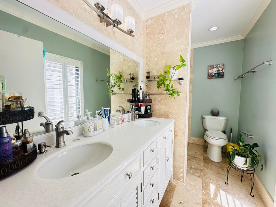 待售: $725,000 (4 贝兹, 2 浴室, 1773 平方英尺)