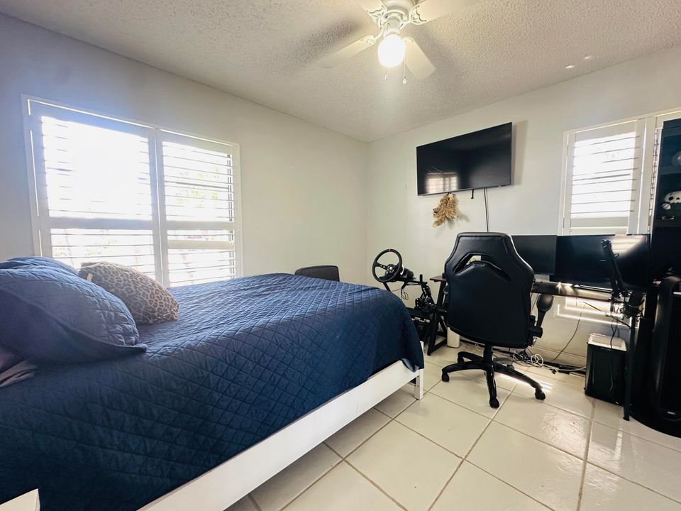 待售: $725,000 (4 贝兹, 2 浴室, 1773 平方英尺)