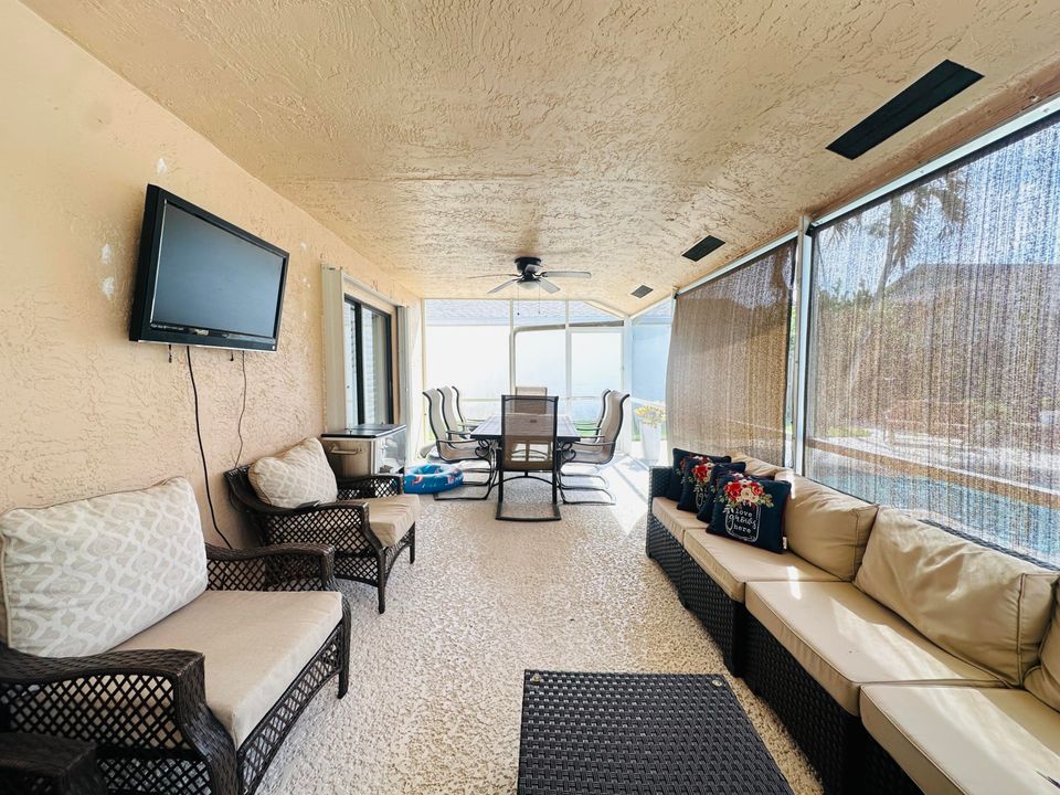 待售: $725,000 (4 贝兹, 2 浴室, 1773 平方英尺)