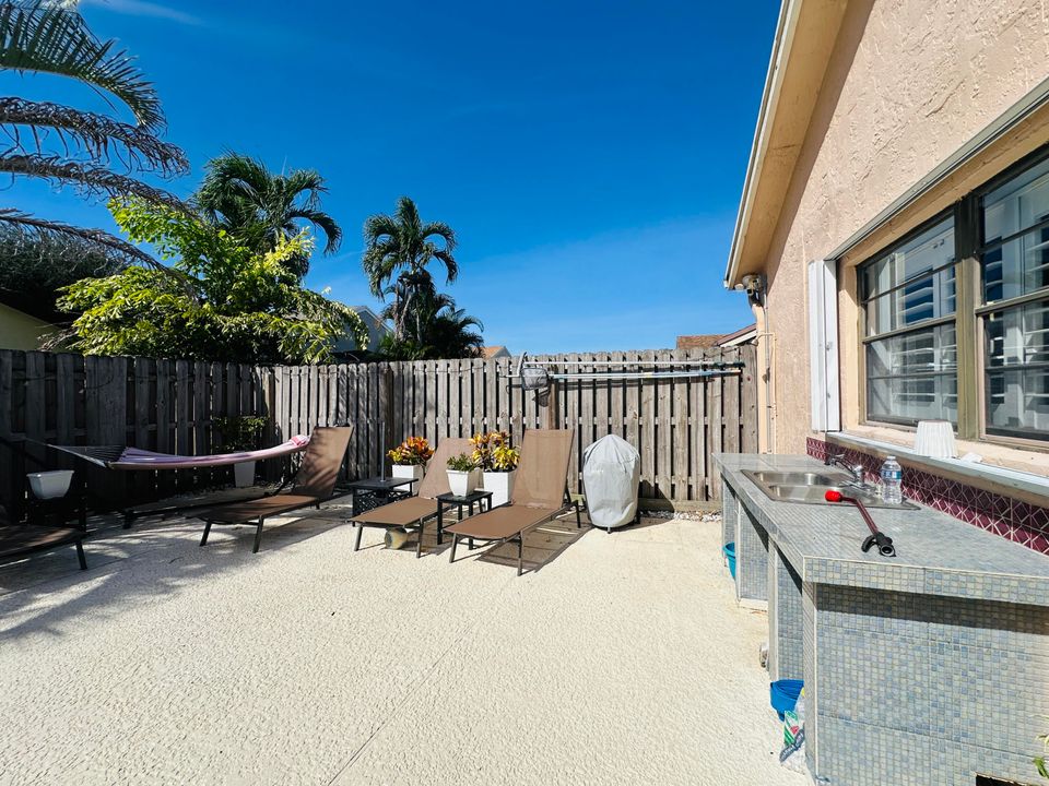 待售: $725,000 (4 贝兹, 2 浴室, 1773 平方英尺)