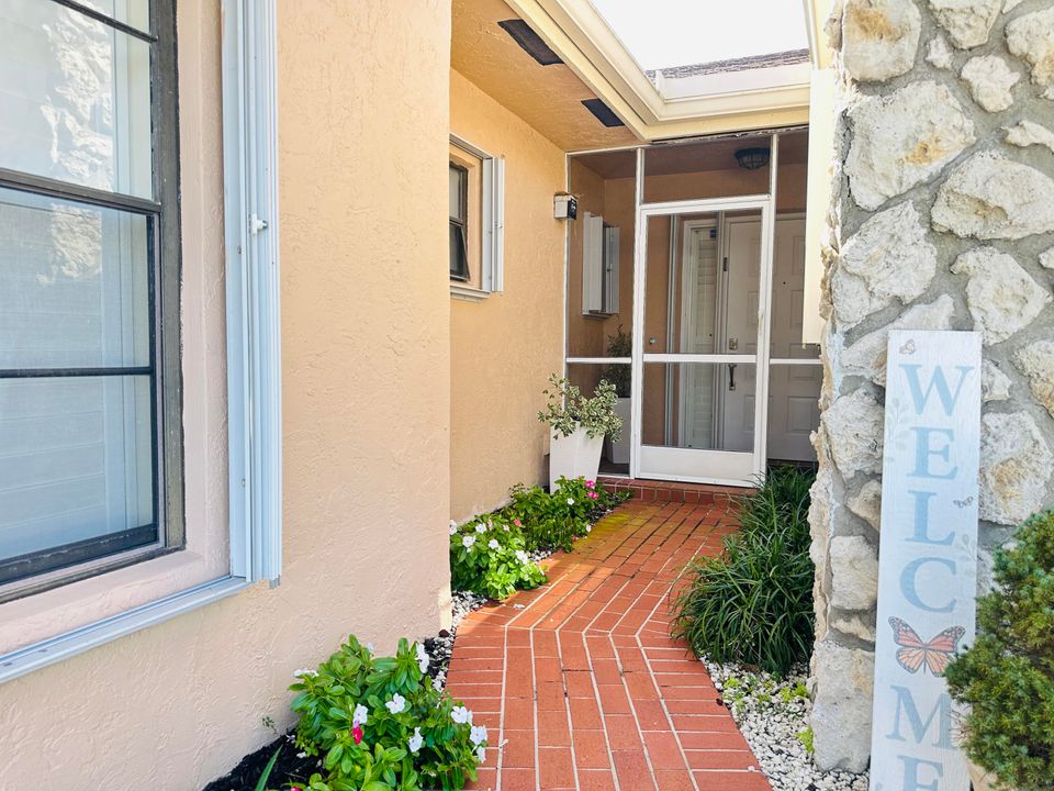 待售: $725,000 (4 贝兹, 2 浴室, 1773 平方英尺)