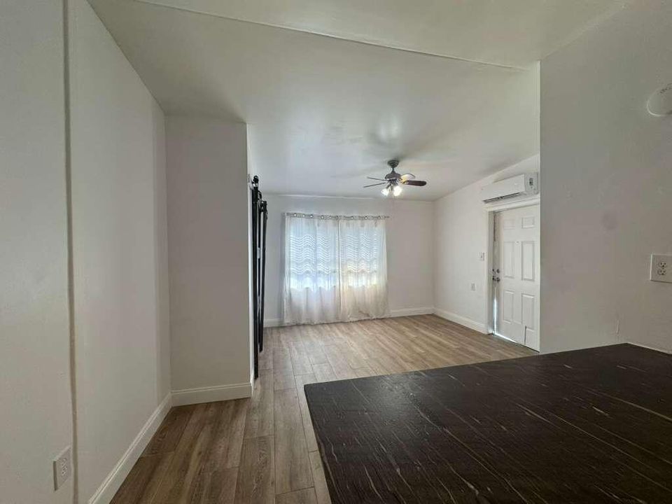 For Rent: $1,550 (0 beds, 1 baths, 500 Square Feet)