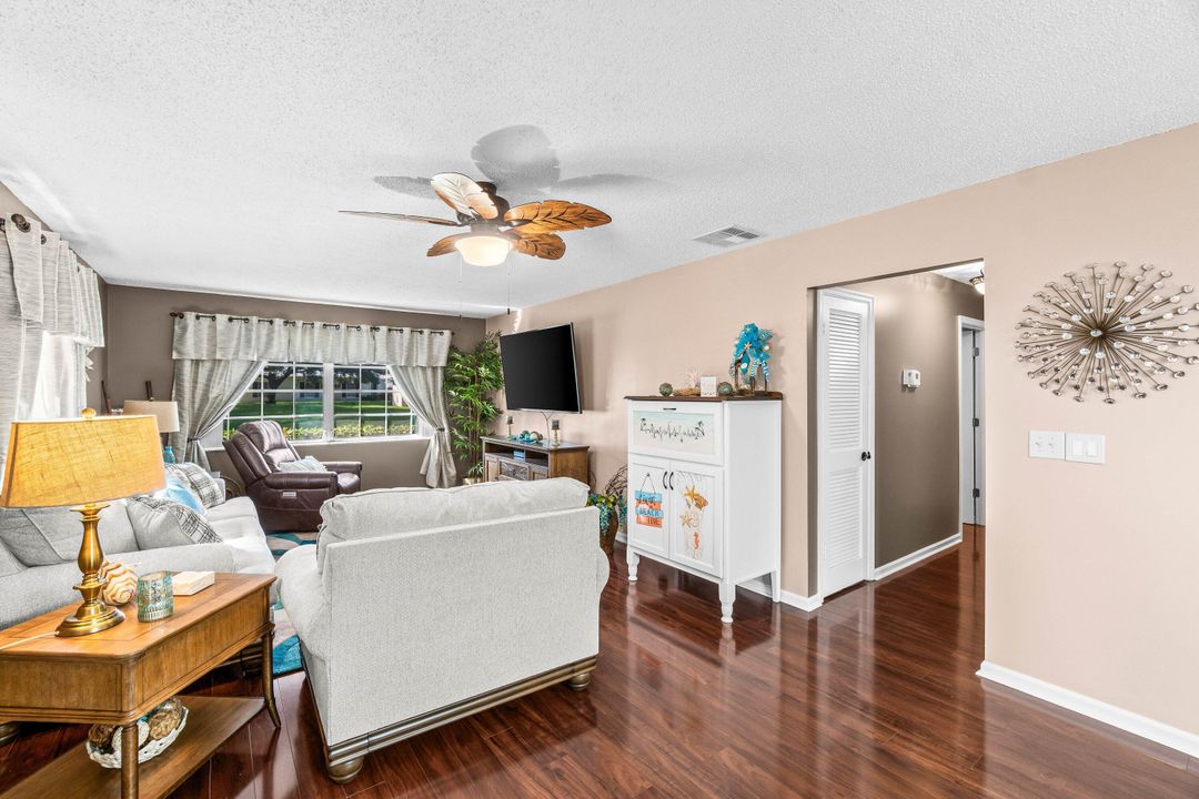 En Venta: $249,000 (2 camas, 2 baños, 1238 Pies cuadrados)