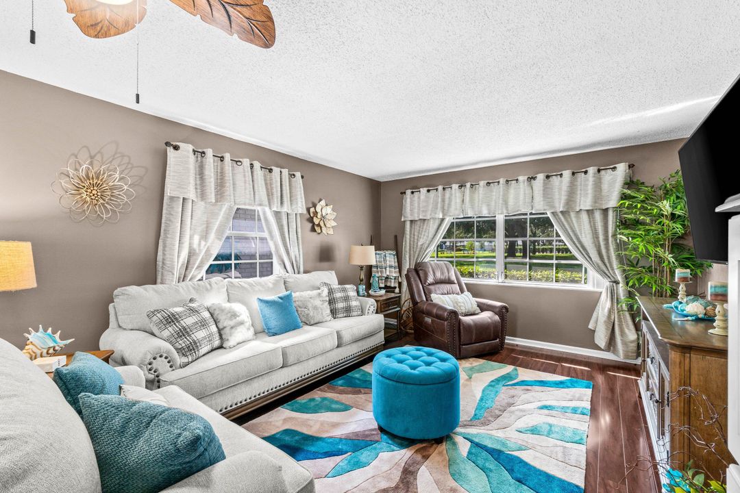 En Venta: $249,000 (2 camas, 2 baños, 1238 Pies cuadrados)