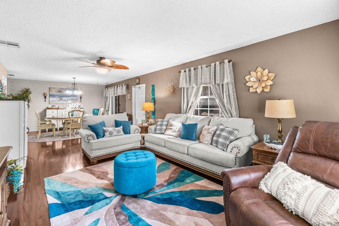 En Venta: $249,000 (2 camas, 2 baños, 1238 Pies cuadrados)