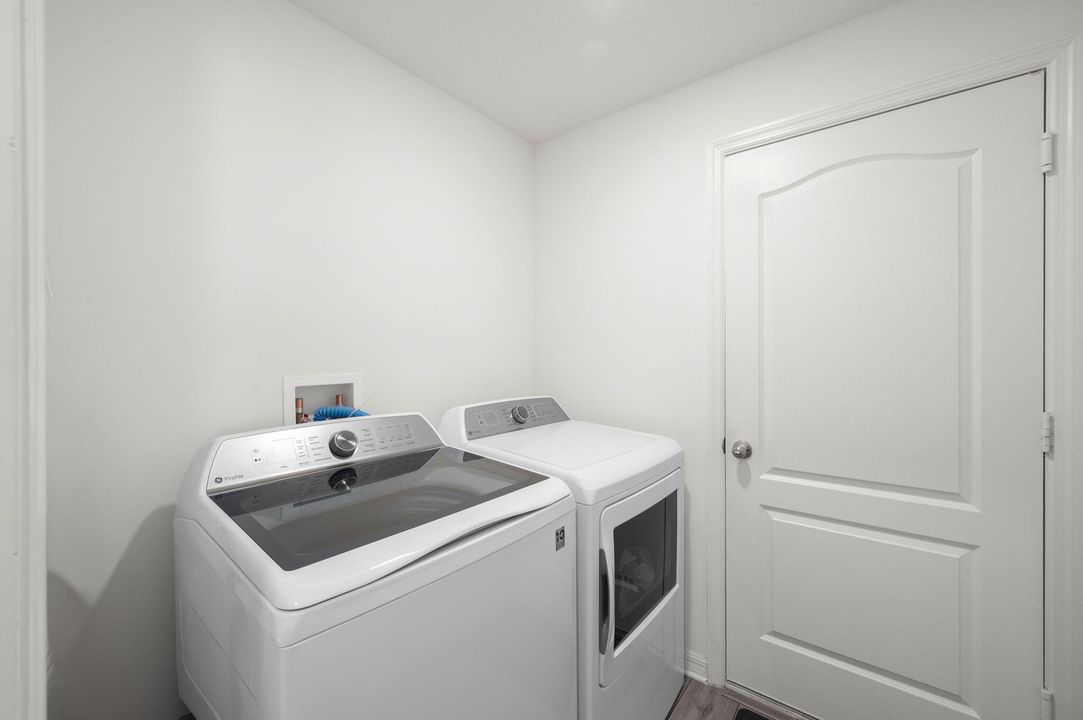 Active With Contract: $464,000 (4 beds, 2 baths, 1851 Square Feet)