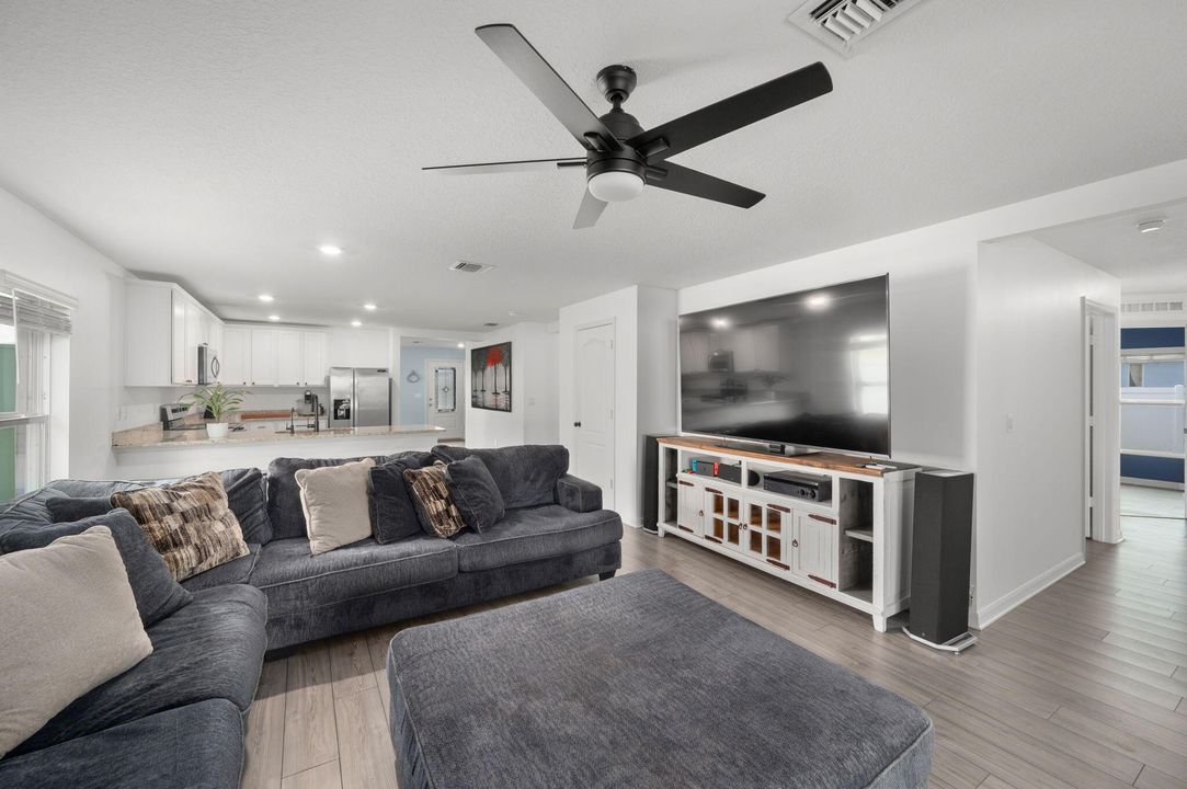 Active With Contract: $464,000 (4 beds, 2 baths, 1851 Square Feet)