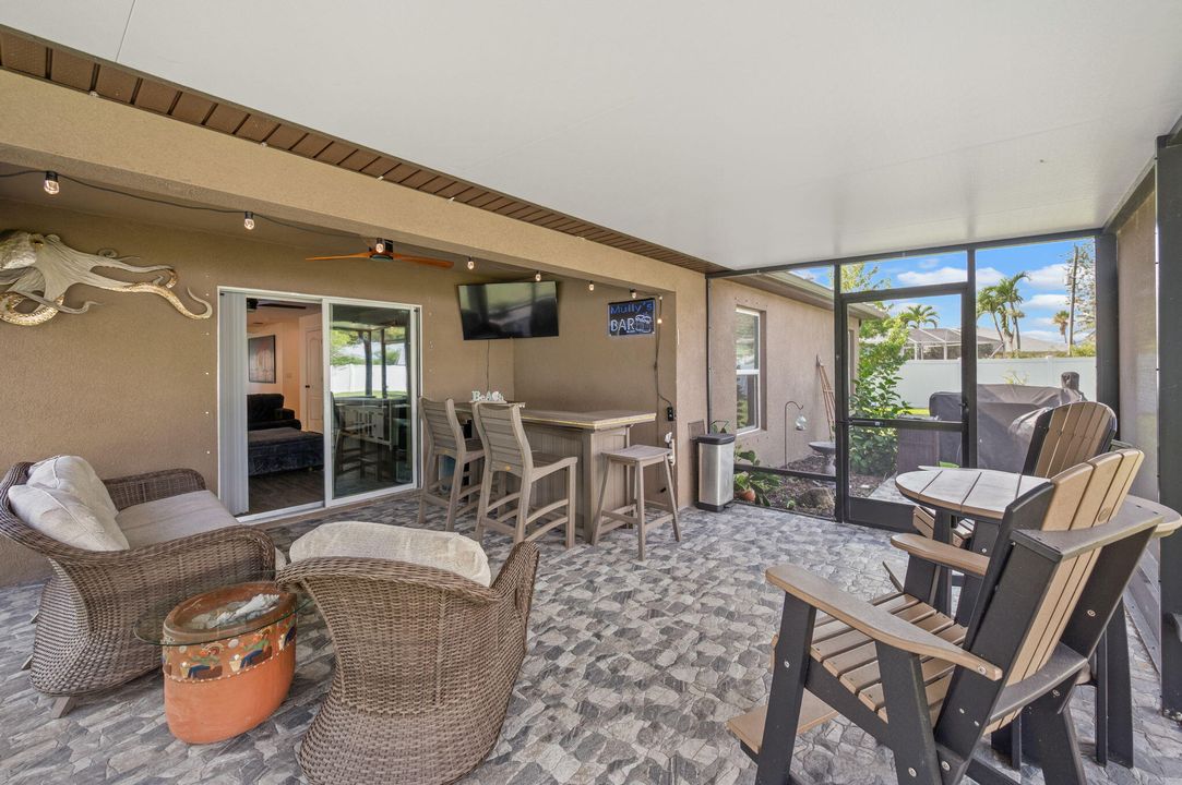 Active With Contract: $464,000 (4 beds, 2 baths, 1851 Square Feet)