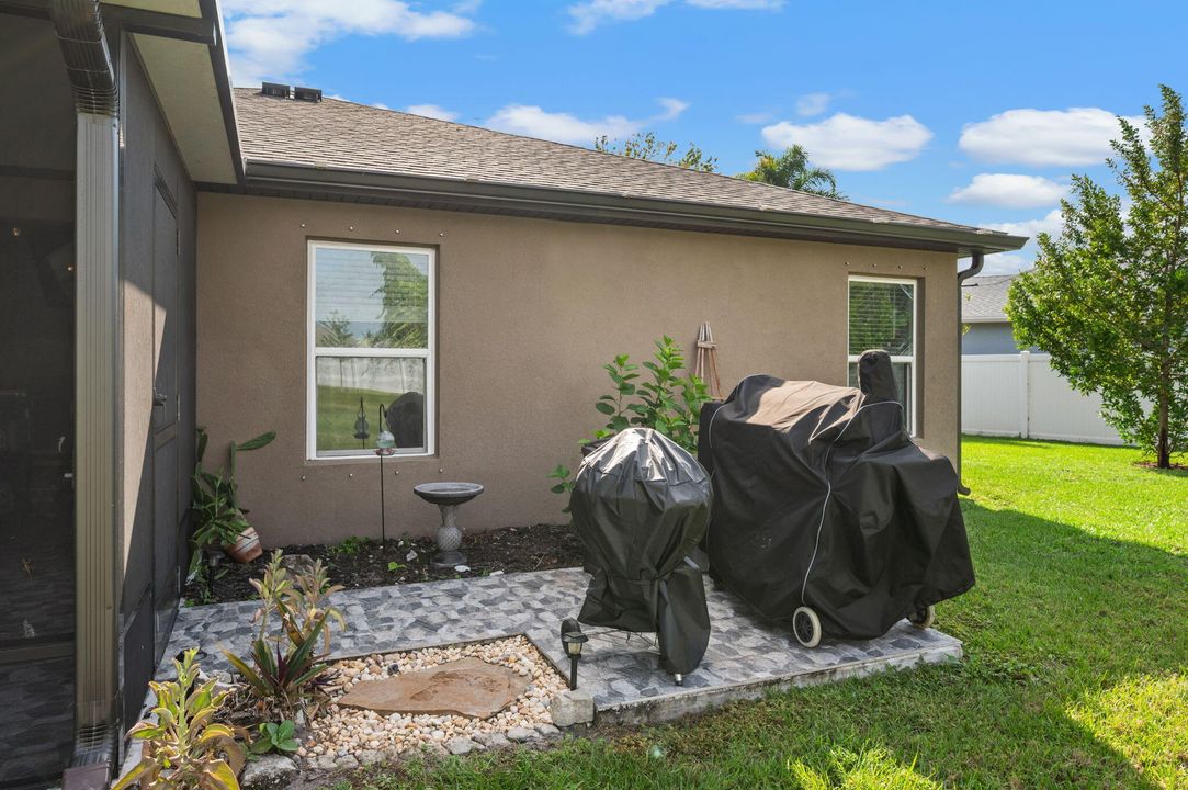 Active With Contract: $464,000 (4 beds, 2 baths, 1851 Square Feet)