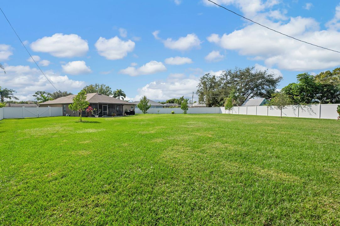 Active With Contract: $464,000 (4 beds, 2 baths, 1851 Square Feet)
