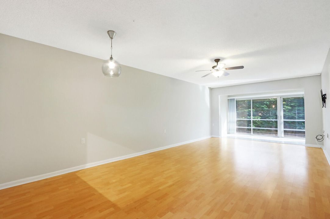 For Sale: $188,000 (2 beds, 2 baths, 1032 Square Feet)