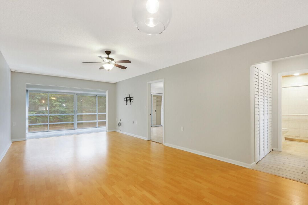 For Sale: $188,000 (2 beds, 2 baths, 1032 Square Feet)