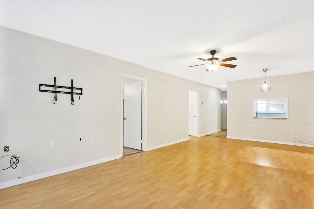 For Sale: $188,000 (2 beds, 2 baths, 1032 Square Feet)