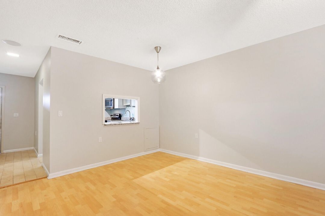 For Sale: $188,000 (2 beds, 2 baths, 1032 Square Feet)