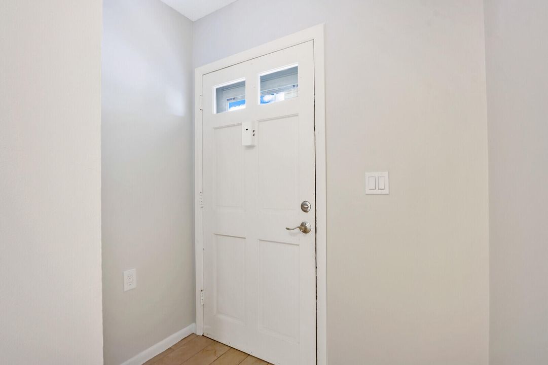 For Sale: $188,000 (2 beds, 2 baths, 1032 Square Feet)