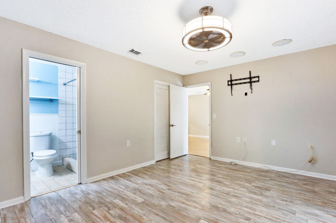 For Sale: $188,000 (2 beds, 2 baths, 1032 Square Feet)