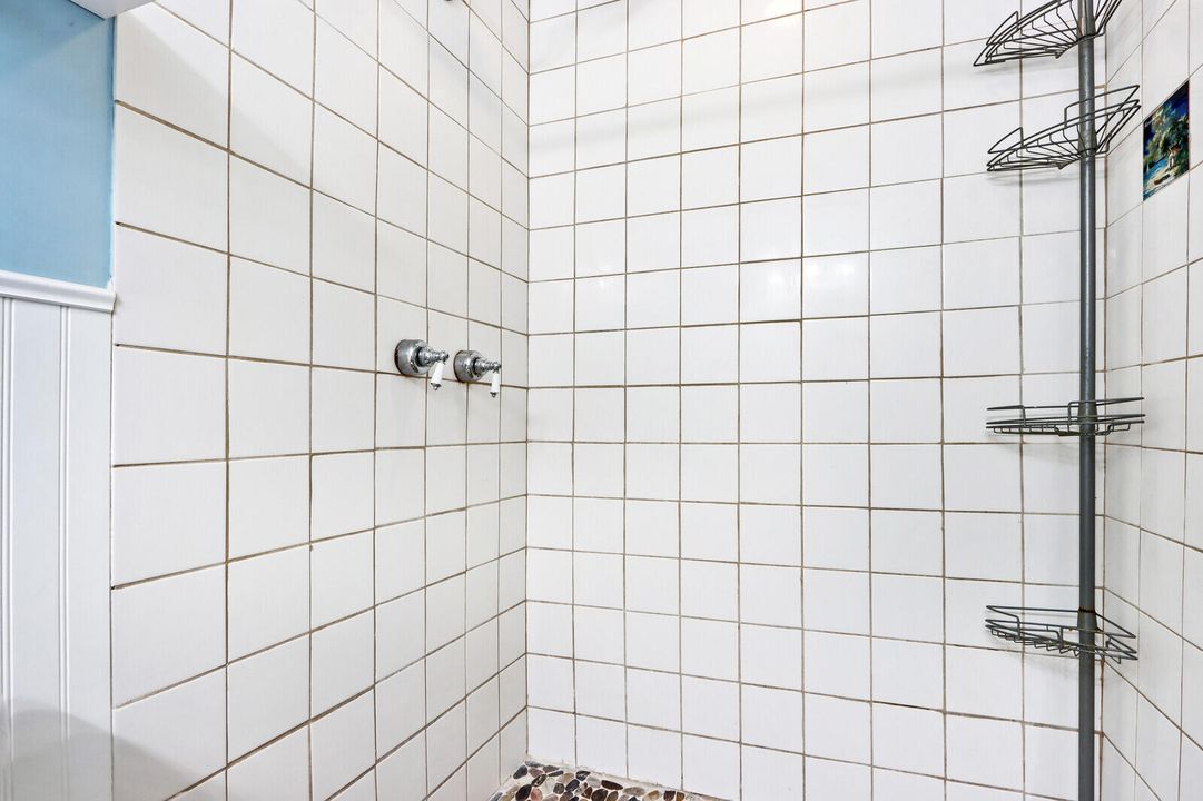 For Sale: $188,000 (2 beds, 2 baths, 1032 Square Feet)