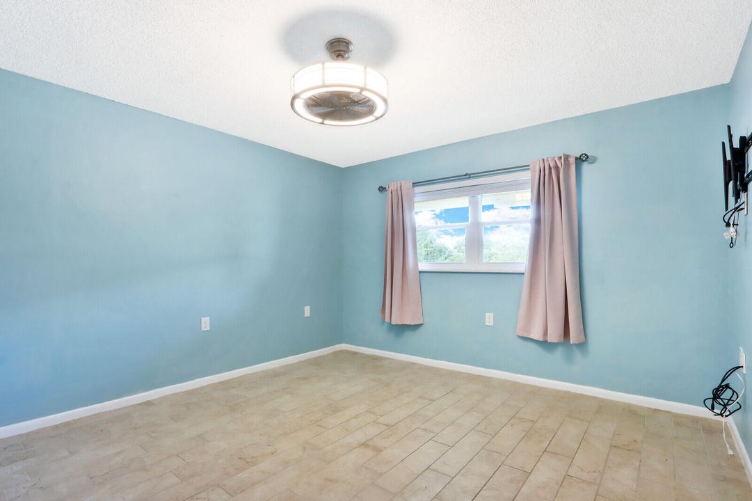 For Sale: $188,000 (2 beds, 2 baths, 1032 Square Feet)