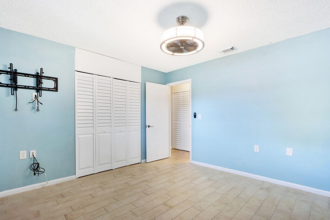 For Sale: $188,000 (2 beds, 2 baths, 1032 Square Feet)