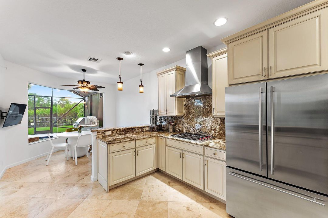 出租: $10,250 (3 贝兹, 2 浴室, 2621 平方英尺)