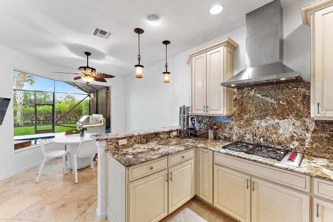 出租: $10,250 (3 贝兹, 2 浴室, 2621 平方英尺)