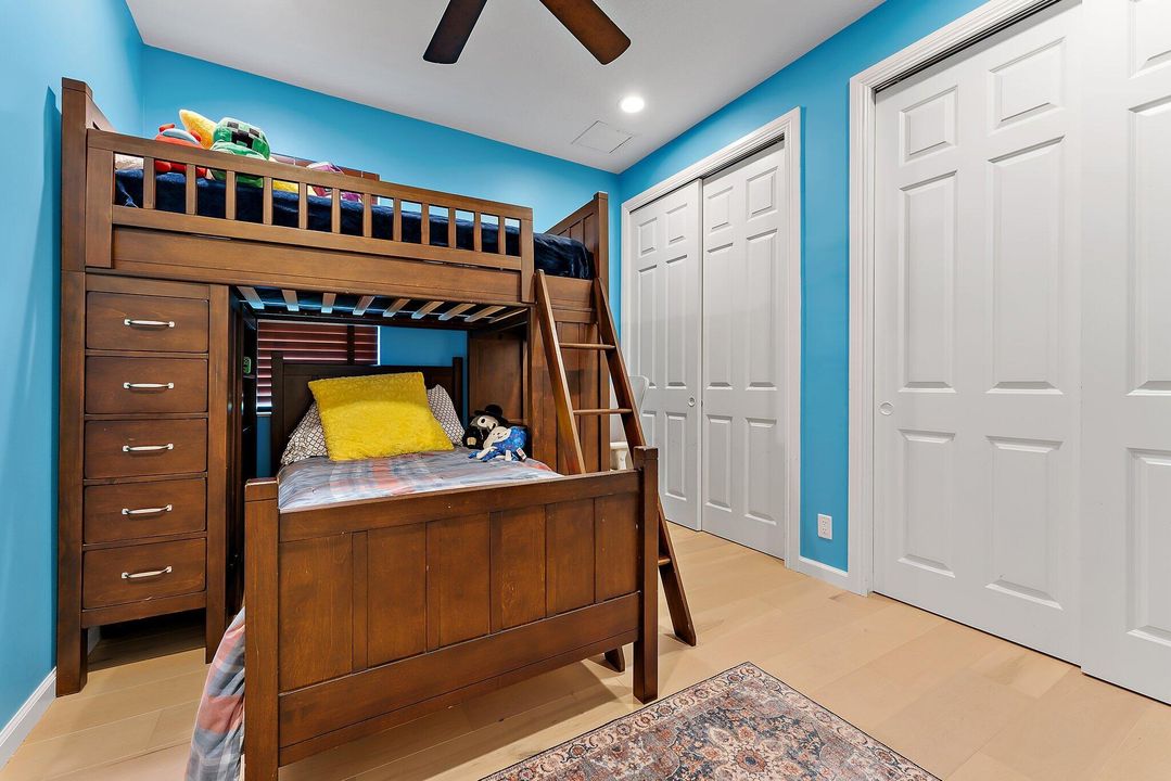 出租: $10,250 (3 贝兹, 2 浴室, 2621 平方英尺)